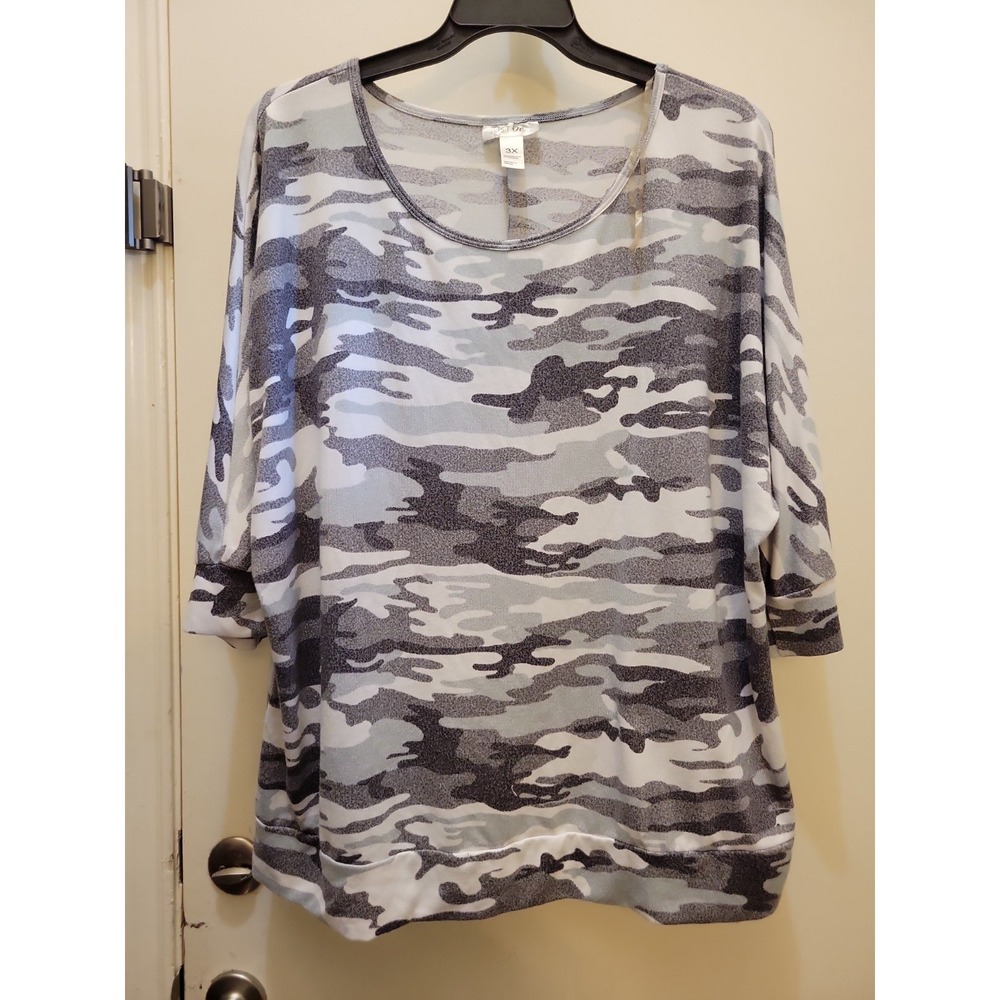 Just Be Gray and white camouflage blouse, 3/4 sleeves size size 3X. #311